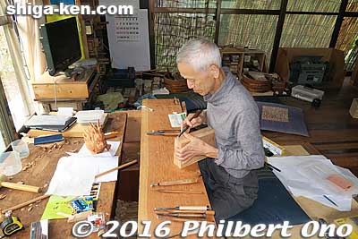 Mori Tesso in his workshop.