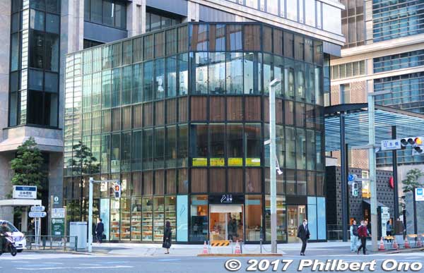 COCOSHIGA at the Nihonbashi intersection