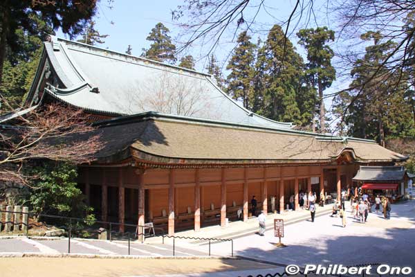 Enryakuji's Konpon Chudo main hall and corridor before 2016.