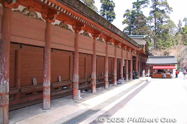 Faded paint on wooden pillars, walls, and woodcarvings will be refreshed. corridor