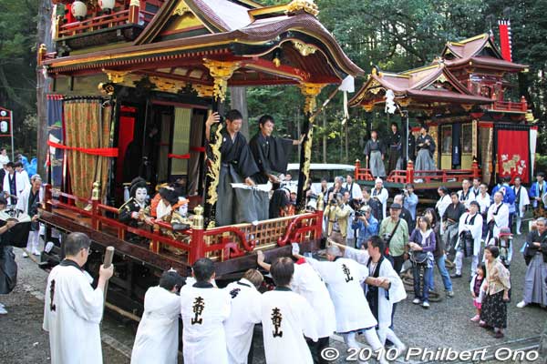 Juzan (壽山) and Asahiyama floats at Yutani Shrine.