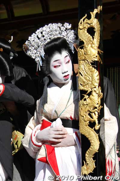 Juzan float front pillar