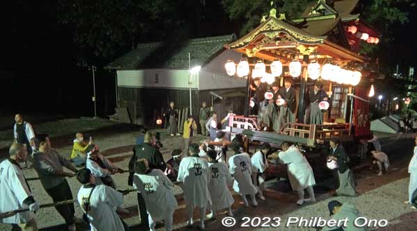Noboriyama evening float parade to Yutani Shrine. (Asahiyama float)