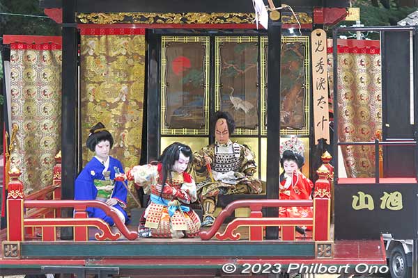 Child kabuki on Asahiyama float. (Ehon Taikoki – Amagazaki Kankyo 絵本太功記~尼ケ崎閑居)