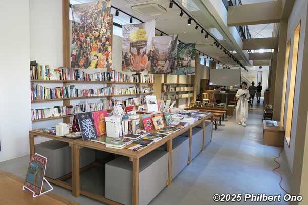 Umi no Schole bookstore