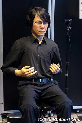 Ishiguro Hiroshi's humanoid robot.